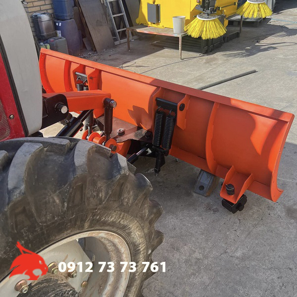 برف روب تراکتوری مدل Snow Blade R- 240T درجه 2