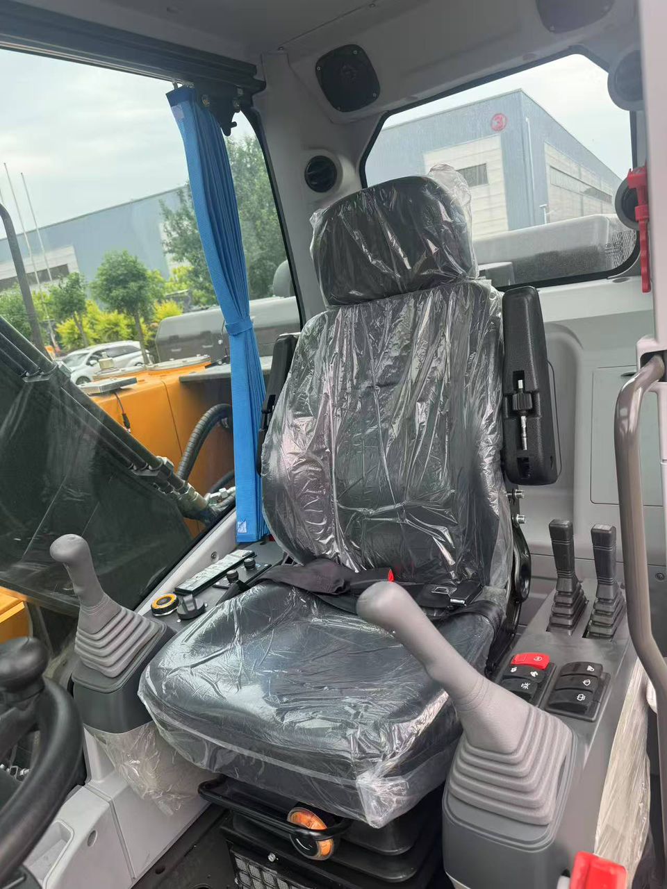 بیل لاستیکی 15 تن فوریوز مدل R155W - Image 5