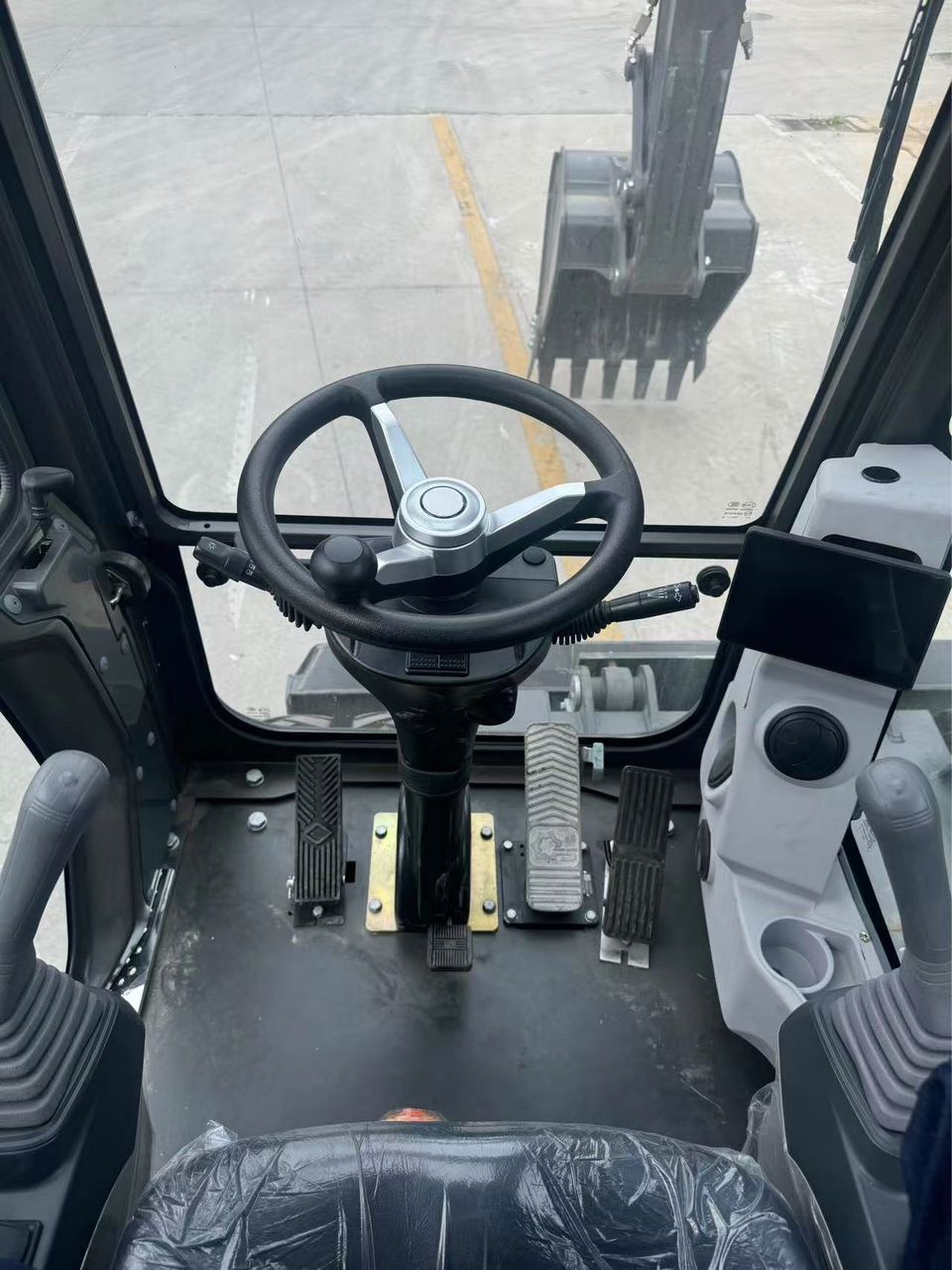 بیل لاستیکی 15 تن فوریوز مدل R155W - Image 8