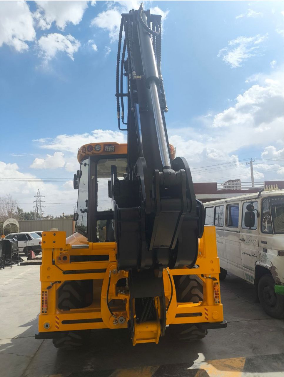بکهو لودر UZ102B | مشخصات فنی،کاربردها،قیمت و خرید در ایران - Image 4