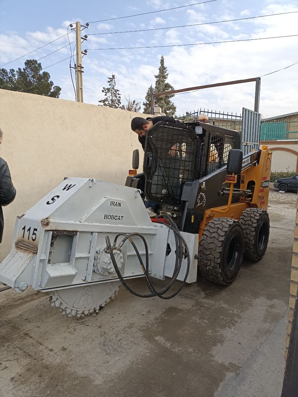 آسفالت بر مینی لودر بابکت